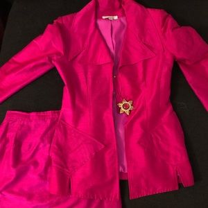 Ladies 2-piece Fuschia suit
